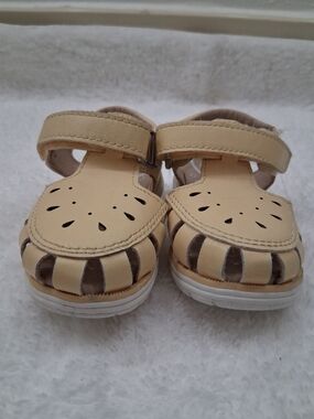 Stride Rite Beige Closed-Toe Hook-and-Loop Kids Sandals